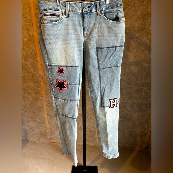 Tommy Hilfiger Patch Boyfriend Cropped Distressed Jeans Sz 2 Stars & H Patches - Picture 1 of 16